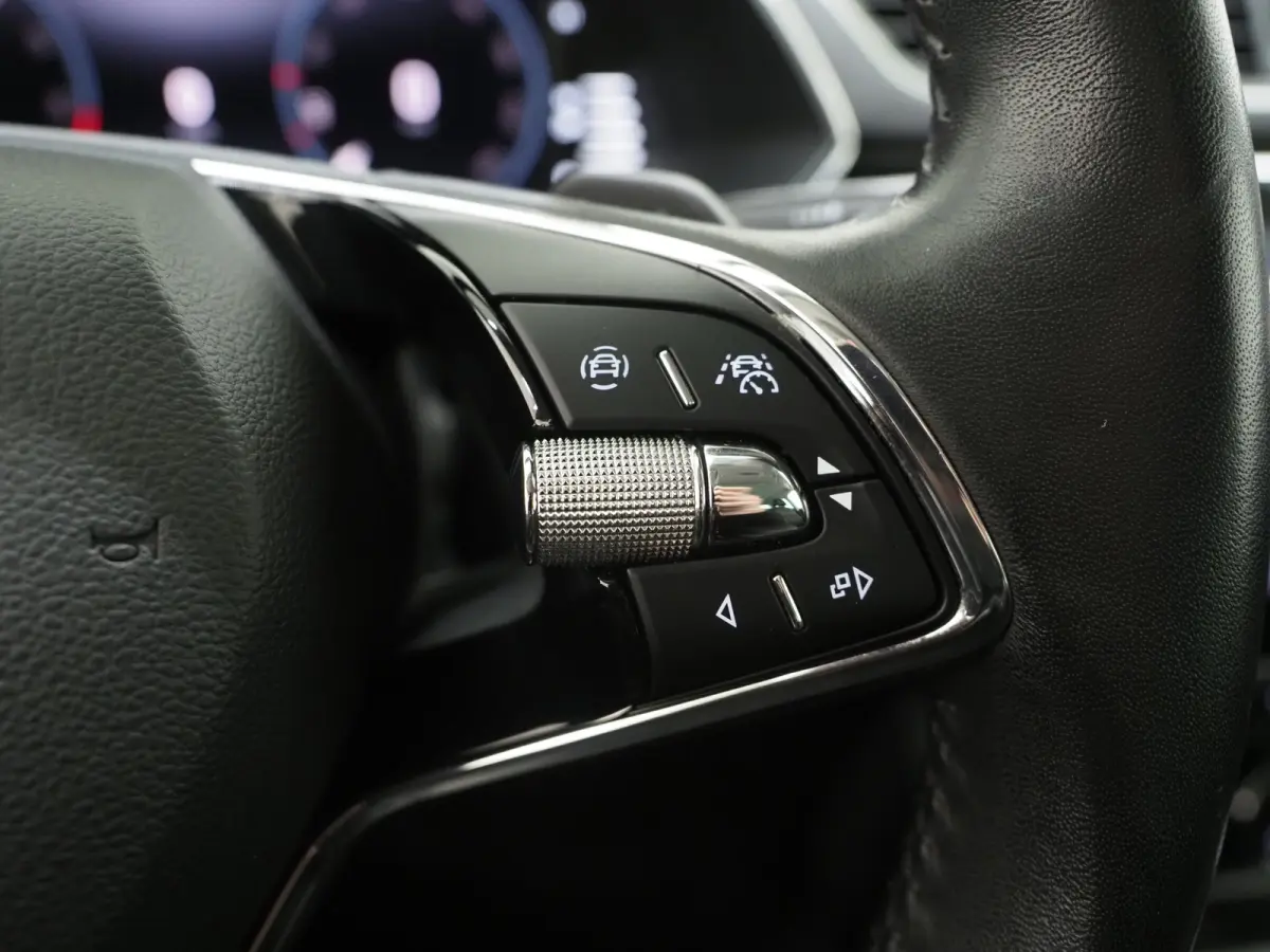 1.4 TSI iV Laurin & Klement | Leder | Canton | Virtual | Camera | DAB | Memory | Adaptive Cruise