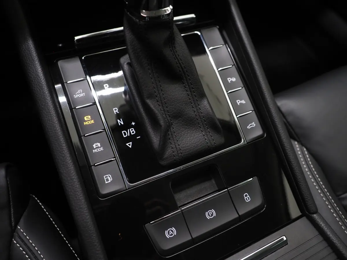 1.4 TSI iV Laurin & Klement | Leder | Canton | Virtual | Camera | DAB | Memory | Adaptive Cruise