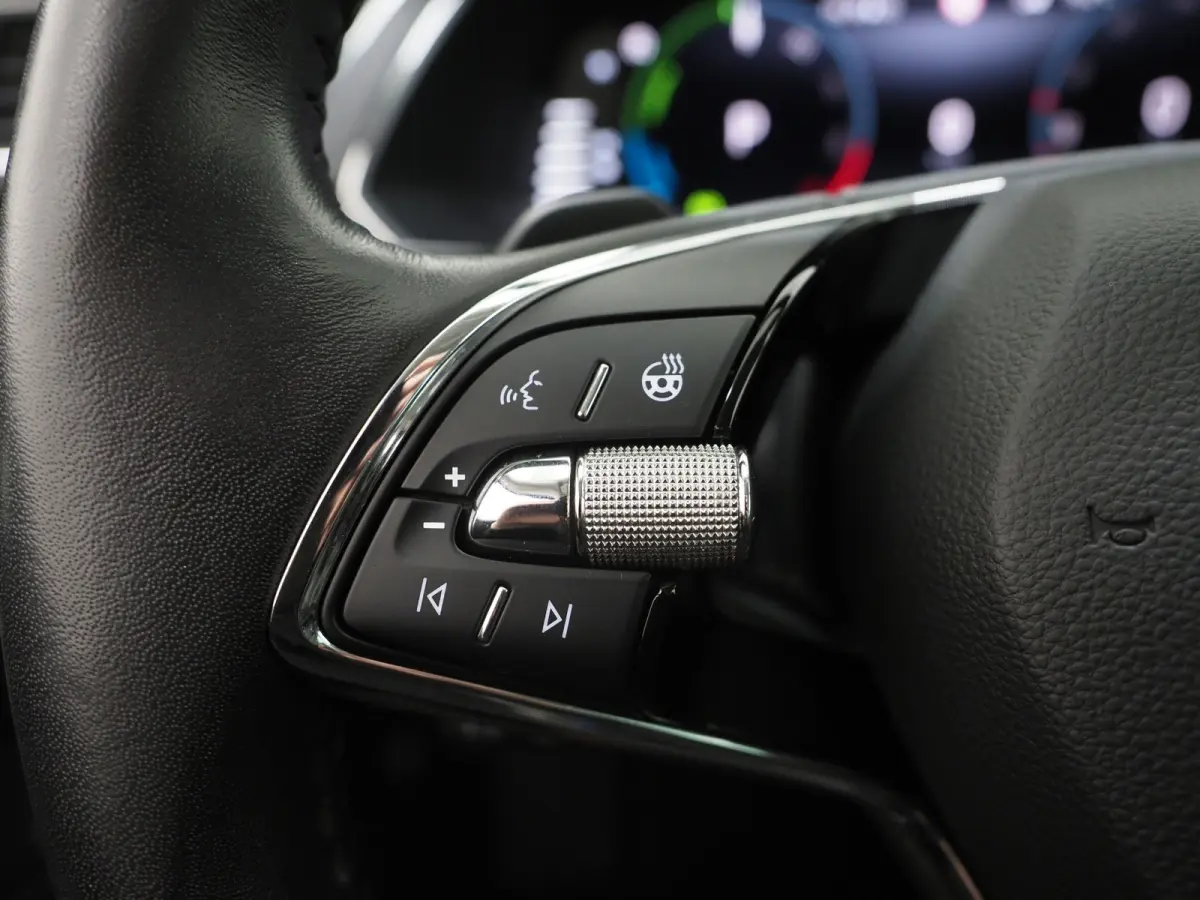 1.4 TSI iV Laurin & Klement | Leder | Canton | Virtual | Camera | DAB | Memory | Adaptive Cruise
