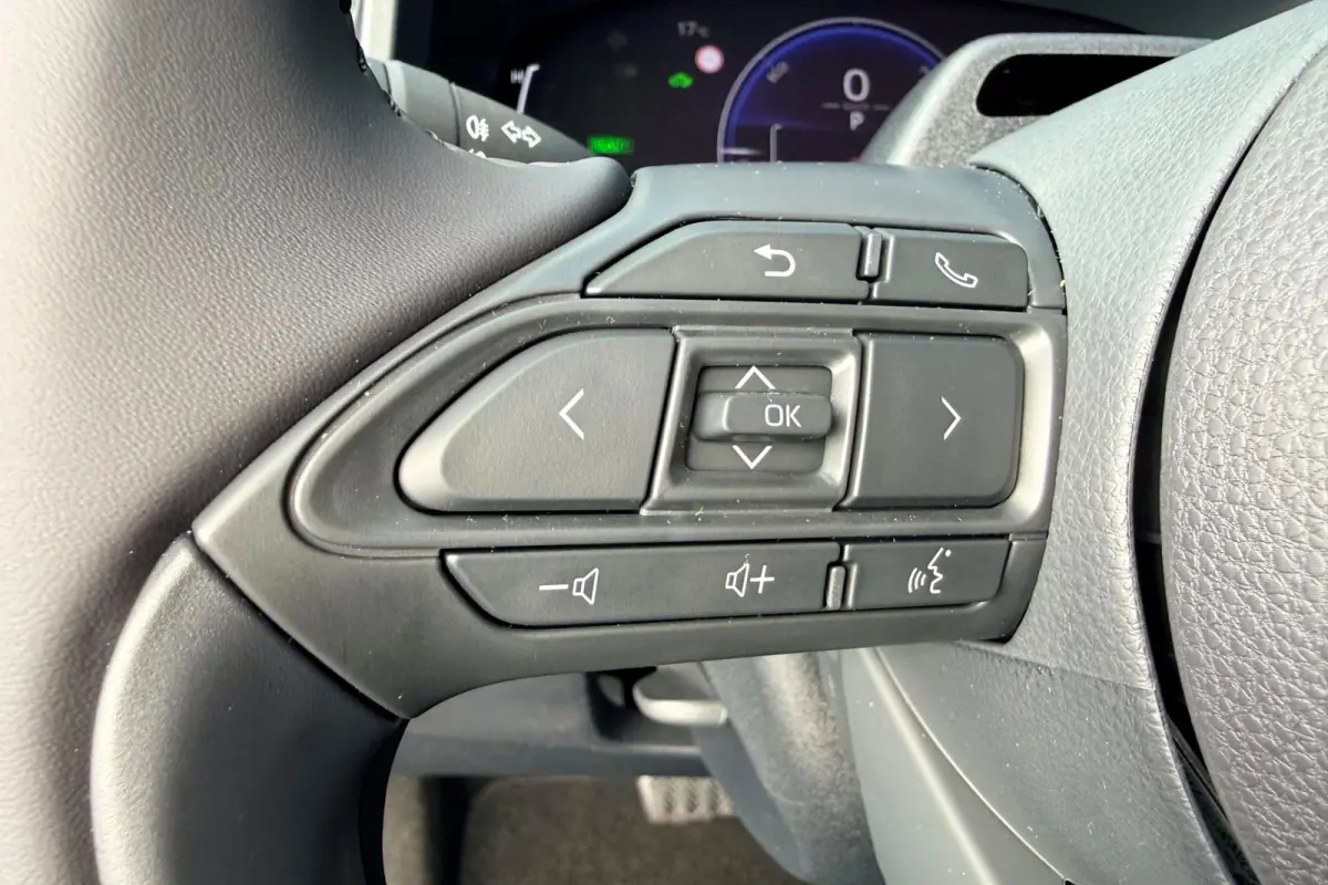 Hybrid 115 pulse 17" STOELVERWARMING CARPLAY NIEUWE AUTO! NOG SLECHTS 2X UIT VOORRAAD LEVERBAAR!