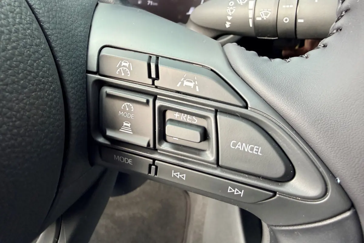 Hybrid 115 pulse 17" STOELVERWARMING CARPLAY NIEUWE AUTO! NOG SLECHTS 2X UIT VOORRAAD LEVERBAAR!