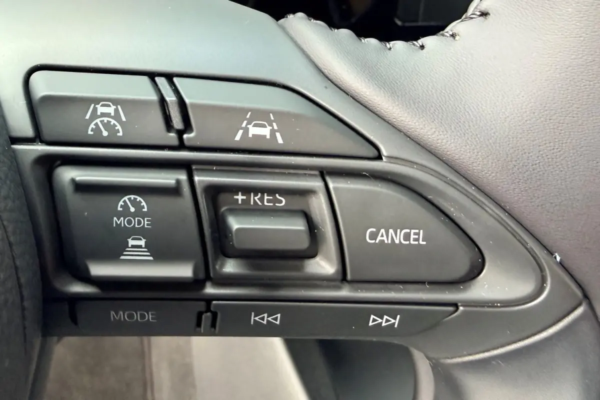 Hybrid 115 pulse 17" STOELVERWARMING CARPLAY NIEUWE AUTO! NOG SLECHTS 2X UIT VOORRAAD LEVERBAAR!