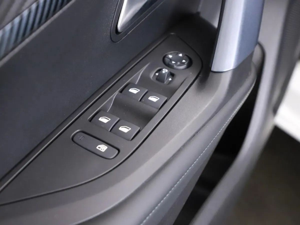 1.2T 100PK Allure Camera/Ecc/CarPlay/Keyless