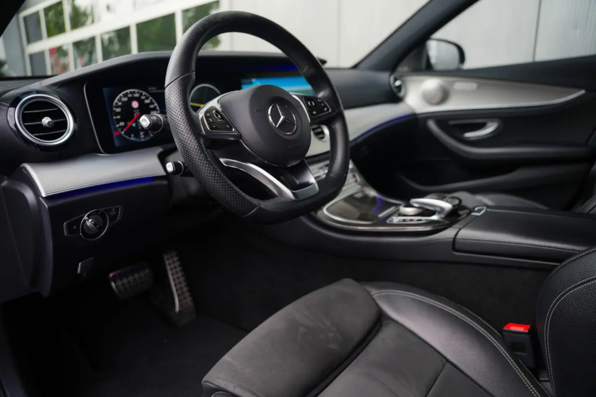 200 184 pk Prestige Plus AMG-line / Keyless/ Widescreen/ Bi-LED/ Camera/ Sfeer.Verl/ Elek.Achterklep/ Trekhaak/ 19''LMV