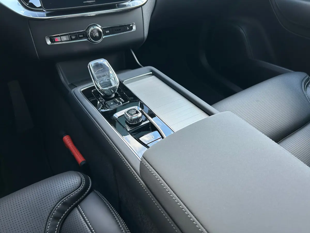 2.0 T8 Plug-in hybrid AWD Ultra Black Ed. Exec. | Full option! | Massage | Bowers & Wilkins | Luchtvering | Pano | 360 camera |