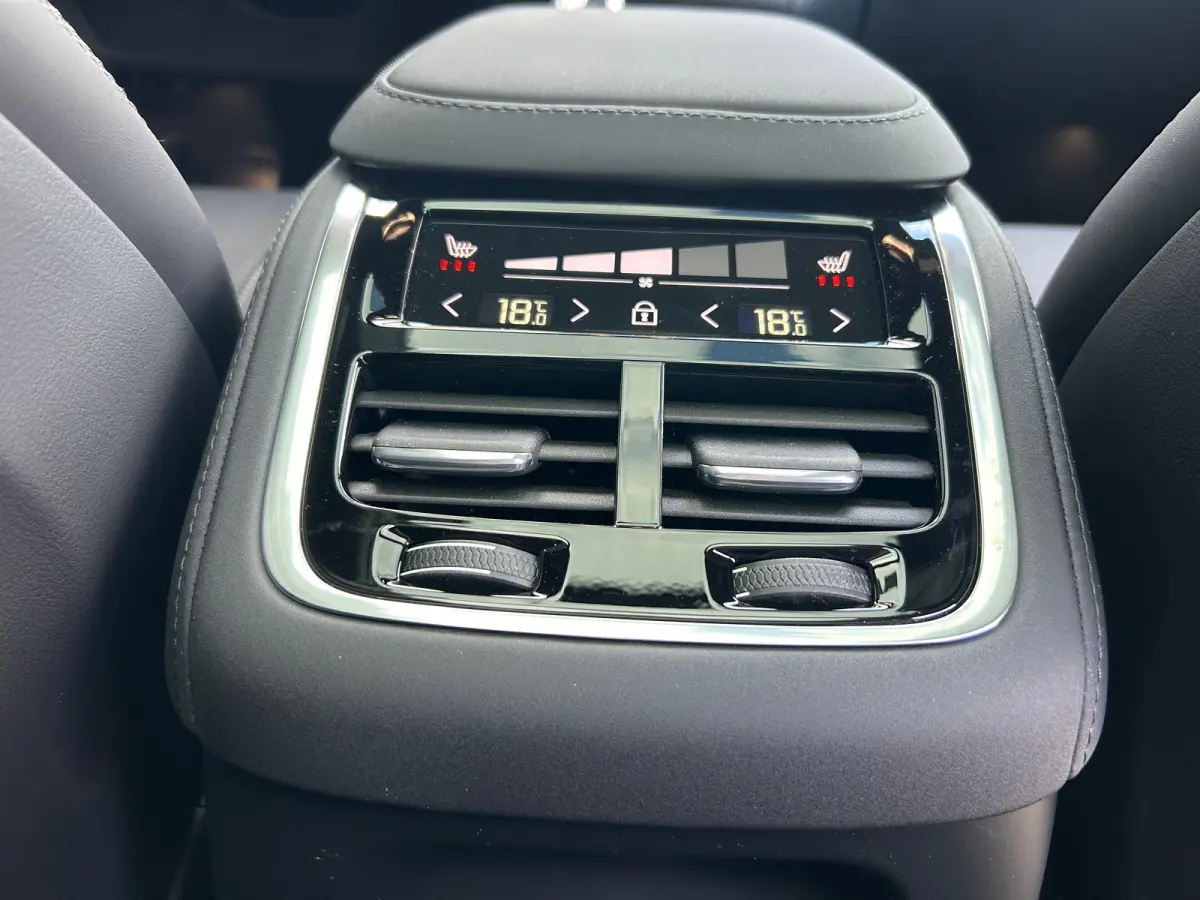 2.0 T8 Plug-in hybrid AWD Ultra Black Ed. Exec. | Full option! | Massage | Bowers & Wilkins | Luchtvering | Pano | 360 camera |