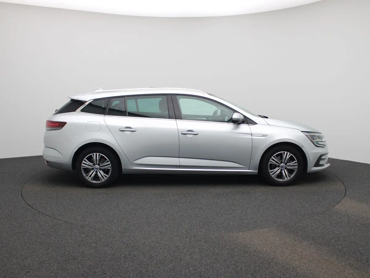Estate 1.6 Plug-In Hybrid 160 Intens | Automaat | Trekhaak | Panorama dak | Navigatie | Apple Carplay / Android Auto | Camera | Climate Control | Sportstoelen | Stoel/Stuur verwarming | Lich