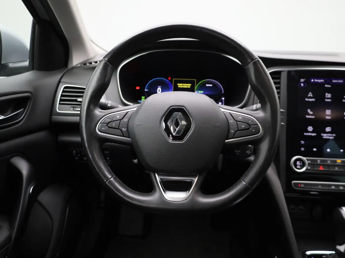 Estate 1.6 Plug-In Hybrid 160 Intens | Automaat | Trekhaak | Panorama dak | Navigatie | Apple Carplay / Android Auto | Camera | Climate Control | Sportstoelen | Stoel/Stuur verwarming | Lich