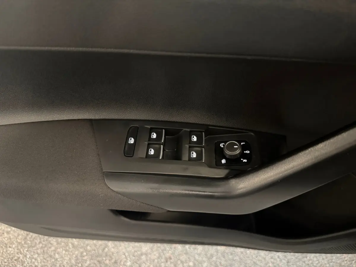 1.0 TSI R-Line CAP-PLAY, CRUISE, PANORAMA