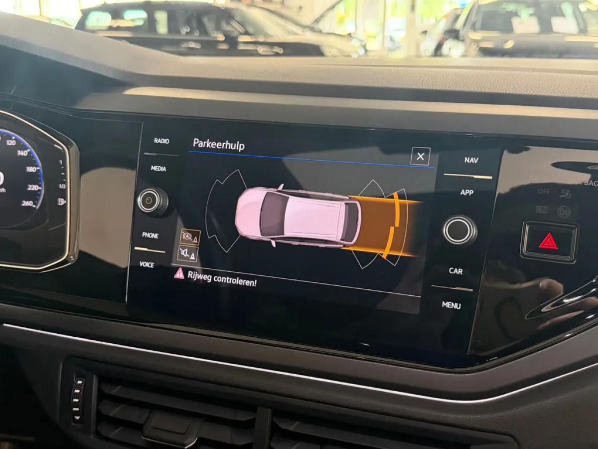 1.0 TSI R-Line CAP-PLAY, CRUISE, PANORAMA