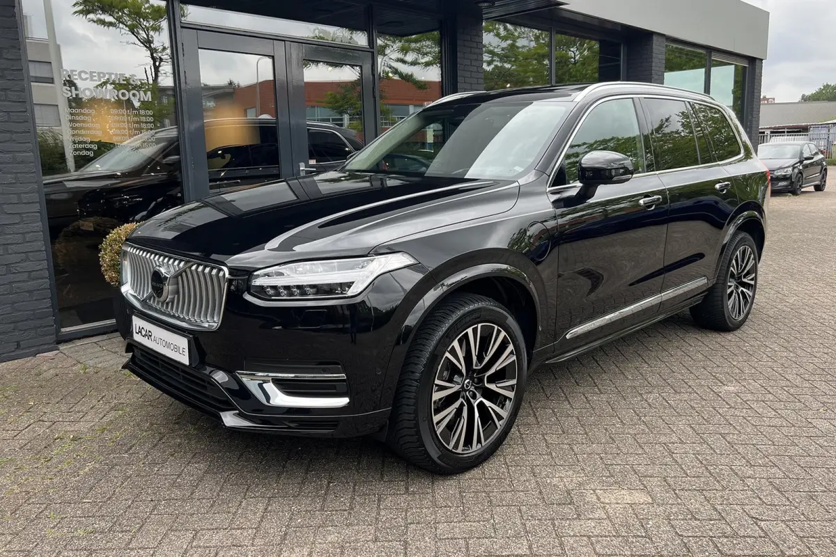 T8 Recharge AWD Ultimate Bright I B&W I Luchtv