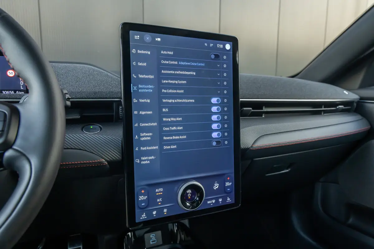 98KWH RWD Premium | Pano-dak | 360 Camera | Elektrische klep | B&O audio | Technology pack+ | Standkacehel | Apple/Android Carplay | FULL OPTION!