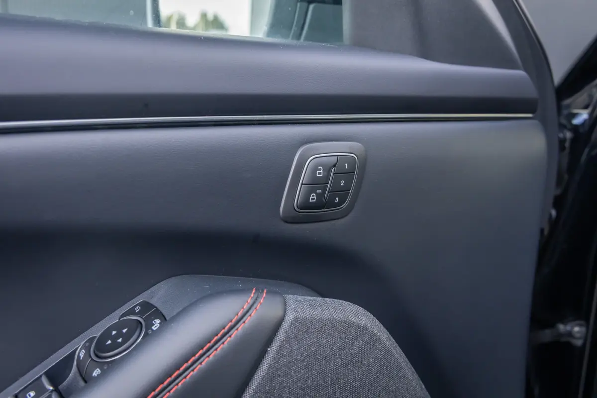 98KWH RWD Premium | Pano-dak | 360 Camera | Elektrische klep | B&O audio | Technology pack+ | Standkacehel | Apple/Android Carplay | FULL OPTION!