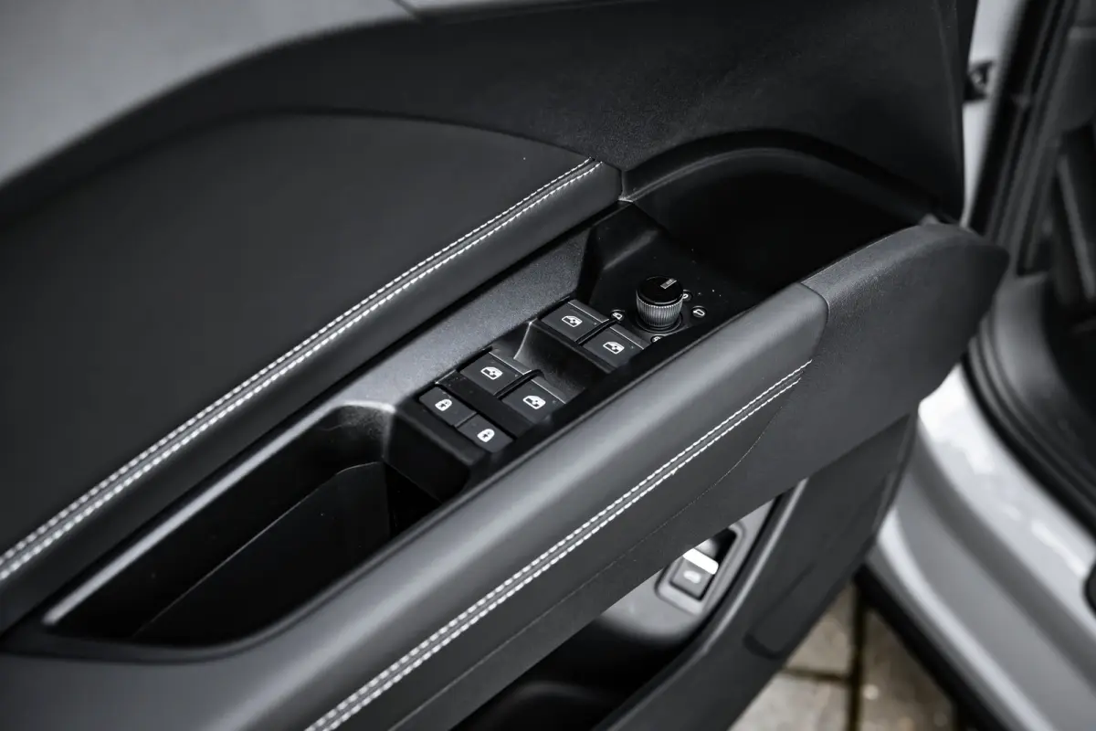 S edition | Achterklep, automatisch bedienbaar | Achteruitrijcamera | Adaptive cruise control