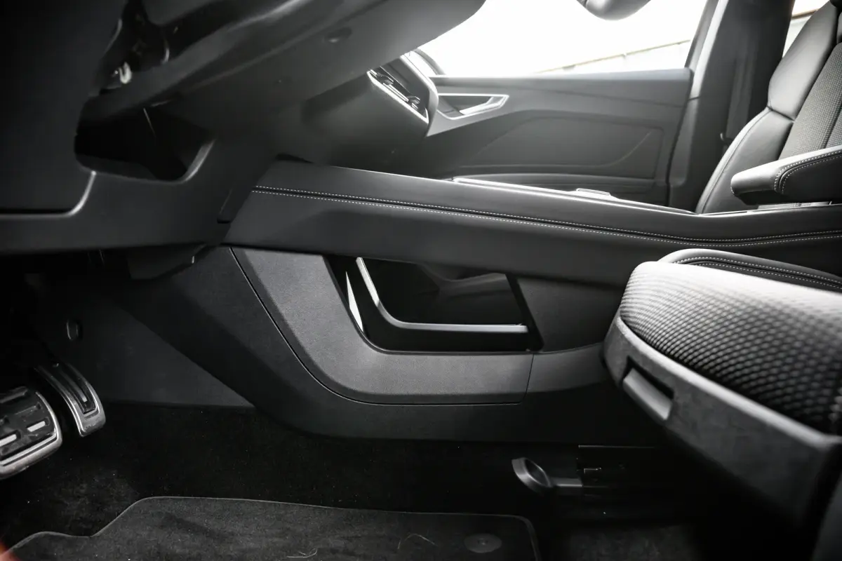 S edition | Achterklep, automatisch bedienbaar | Achteruitrijcamera | Adaptive cruise control