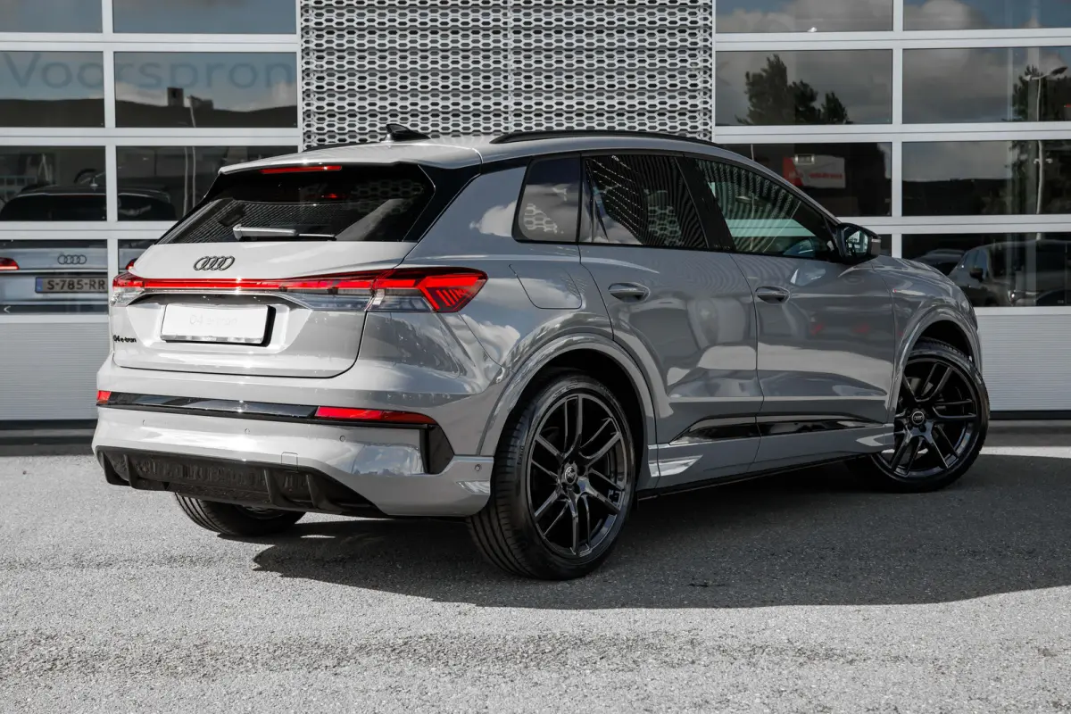 S edition | Achterklep, automatisch bedienbaar | Achteruitrijcamera | Adaptive cruise control