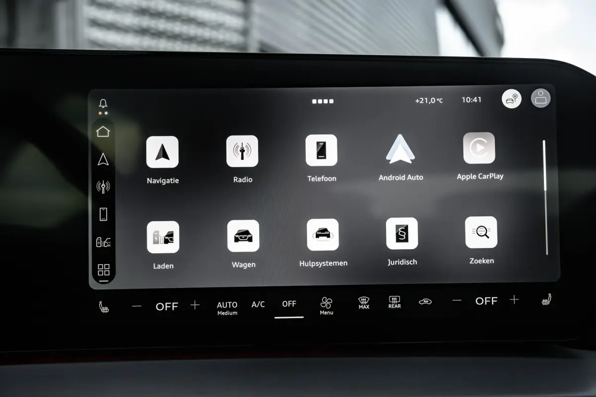 S edition | Achterklep, automatisch bedienbaar | Achteruitrijcamera | Adaptive cruise control