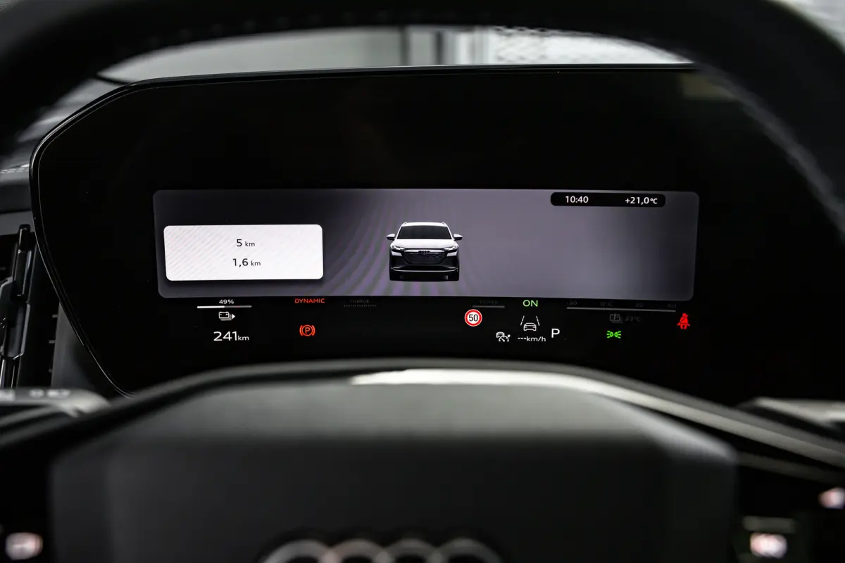 S edition | Achterklep, automatisch bedienbaar | Achteruitrijcamera | Adaptive cruise control