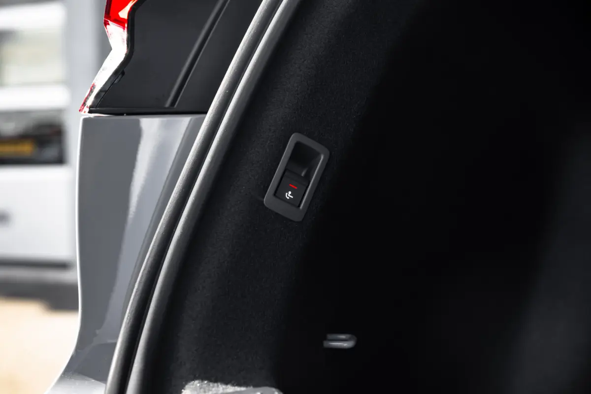 S edition | Achterklep, automatisch bedienbaar | Achteruitrijcamera | Adaptive cruise control
