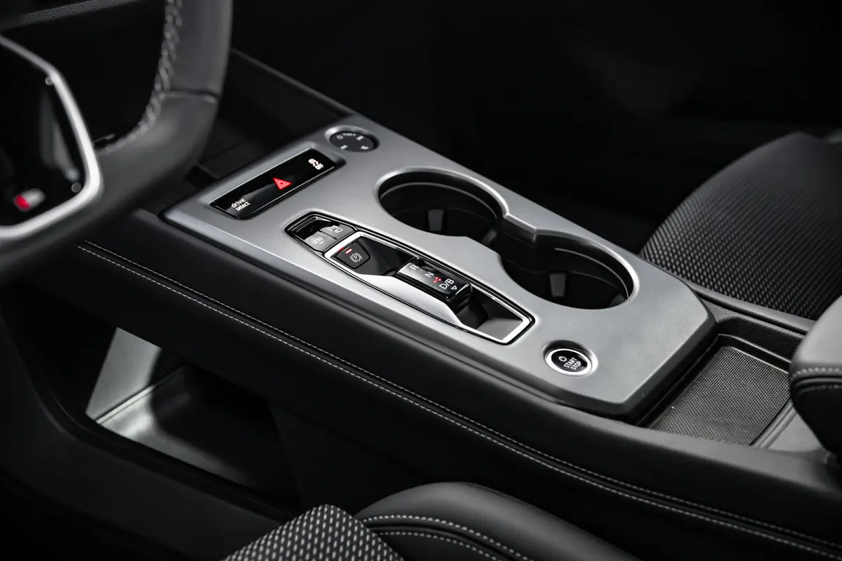 S edition | Achterklep, automatisch bedienbaar | Achteruitrijcamera | Adaptive cruise control