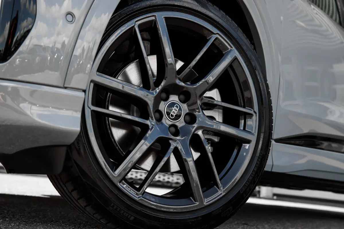 S edition | Achterklep, automatisch bedienbaar | Achteruitrijcamera | Adaptive cruise control