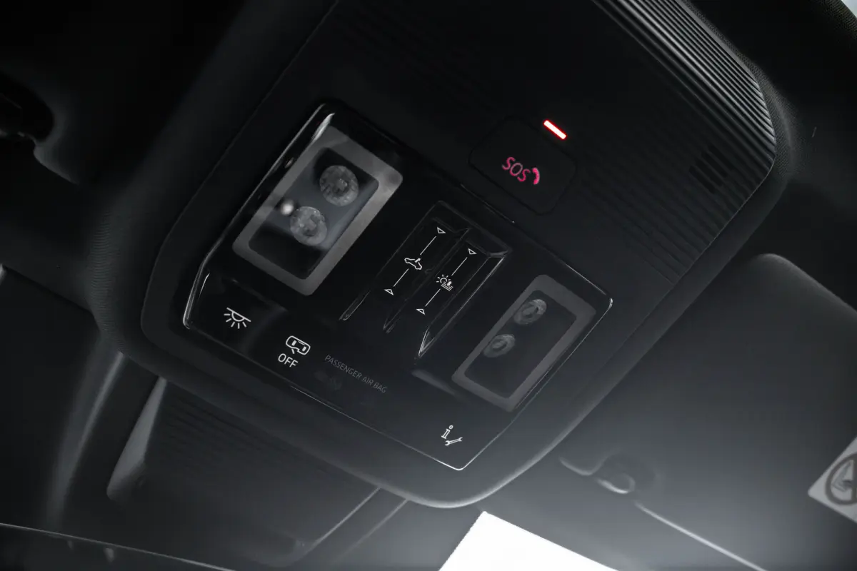 S edition | Achterklep, automatisch bedienbaar | Achteruitrijcamera | Adaptive cruise control