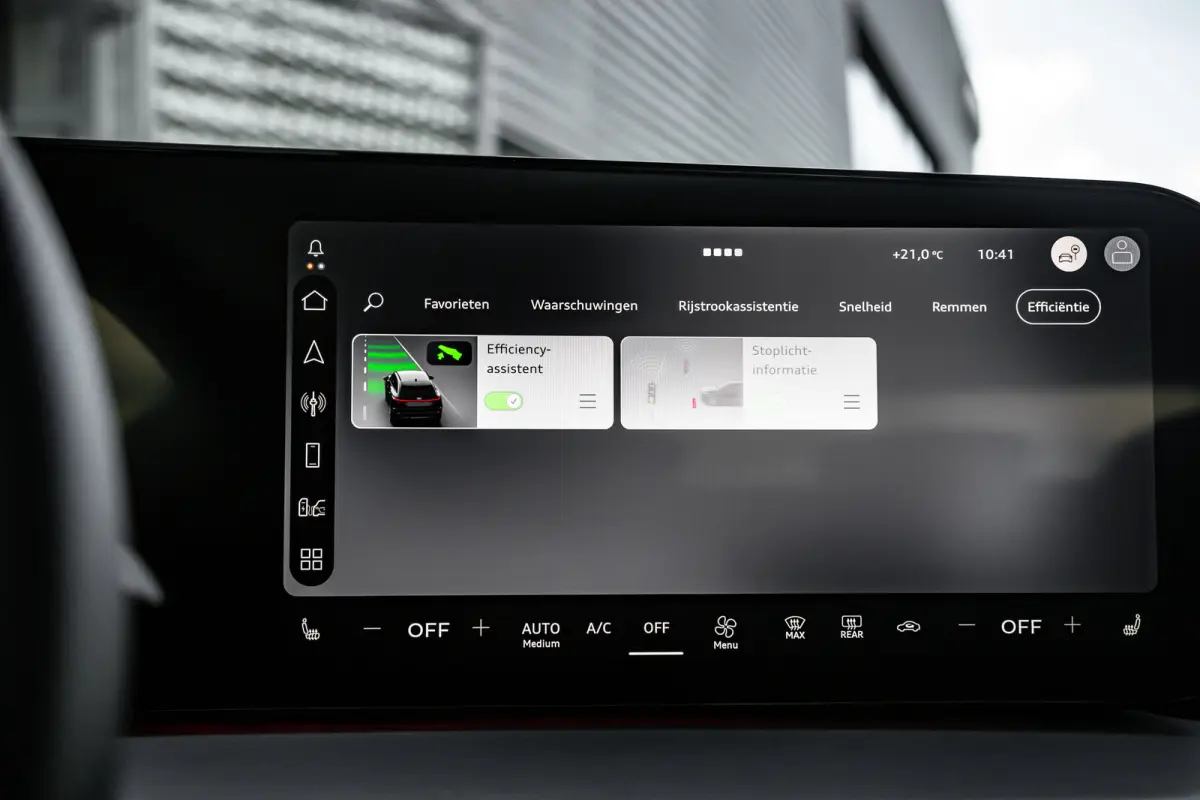 S edition | Achterklep, automatisch bedienbaar | Achteruitrijcamera | Adaptive cruise control