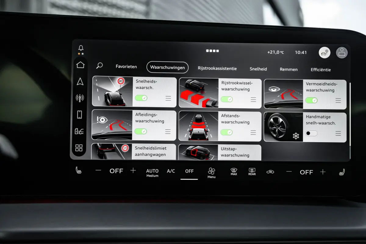 S edition | Achterklep, automatisch bedienbaar | Achteruitrijcamera | Adaptive cruise control