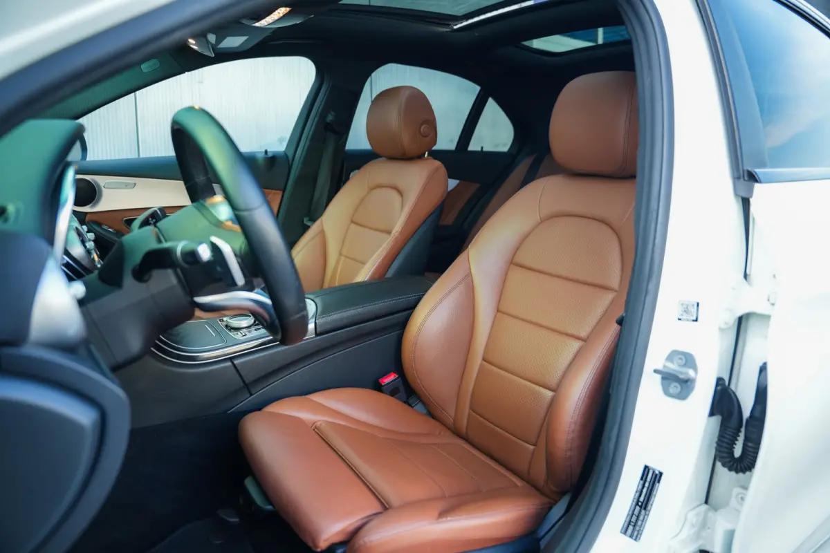 180 Advantage Pack AMG-Sportpakket /Facelift-Model/ Pano-Dak/ Sport-Stoelen/ Stoel.Verw/ Night-Pakket/ Camera/ Trekhaak/ 18'' LMV