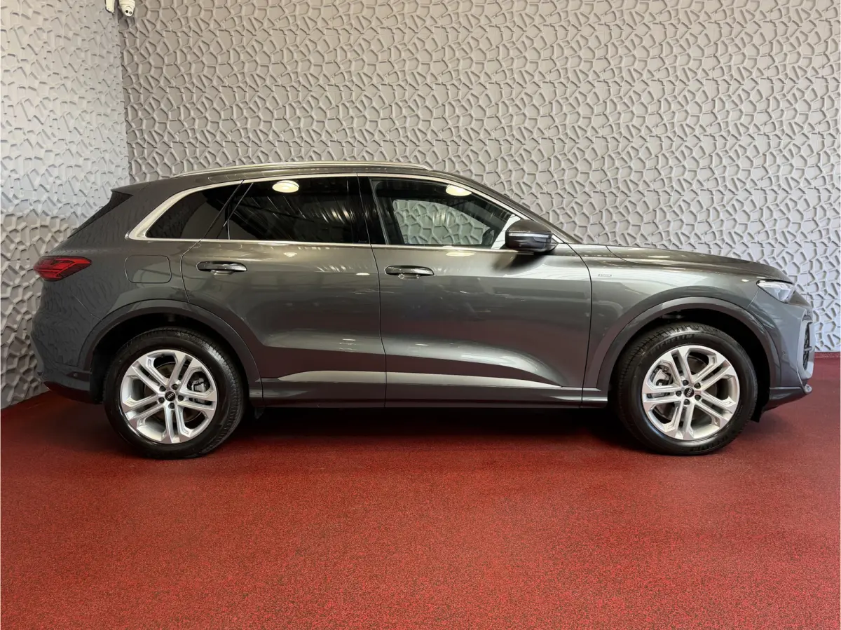 2.0 TFSI E-HYBRID QUATTRO 300 PK S EDITION PANO TREKHAAK 360CAM MATRIX LED PASS.DISPLAY 05/2026 S-LINE S LINE