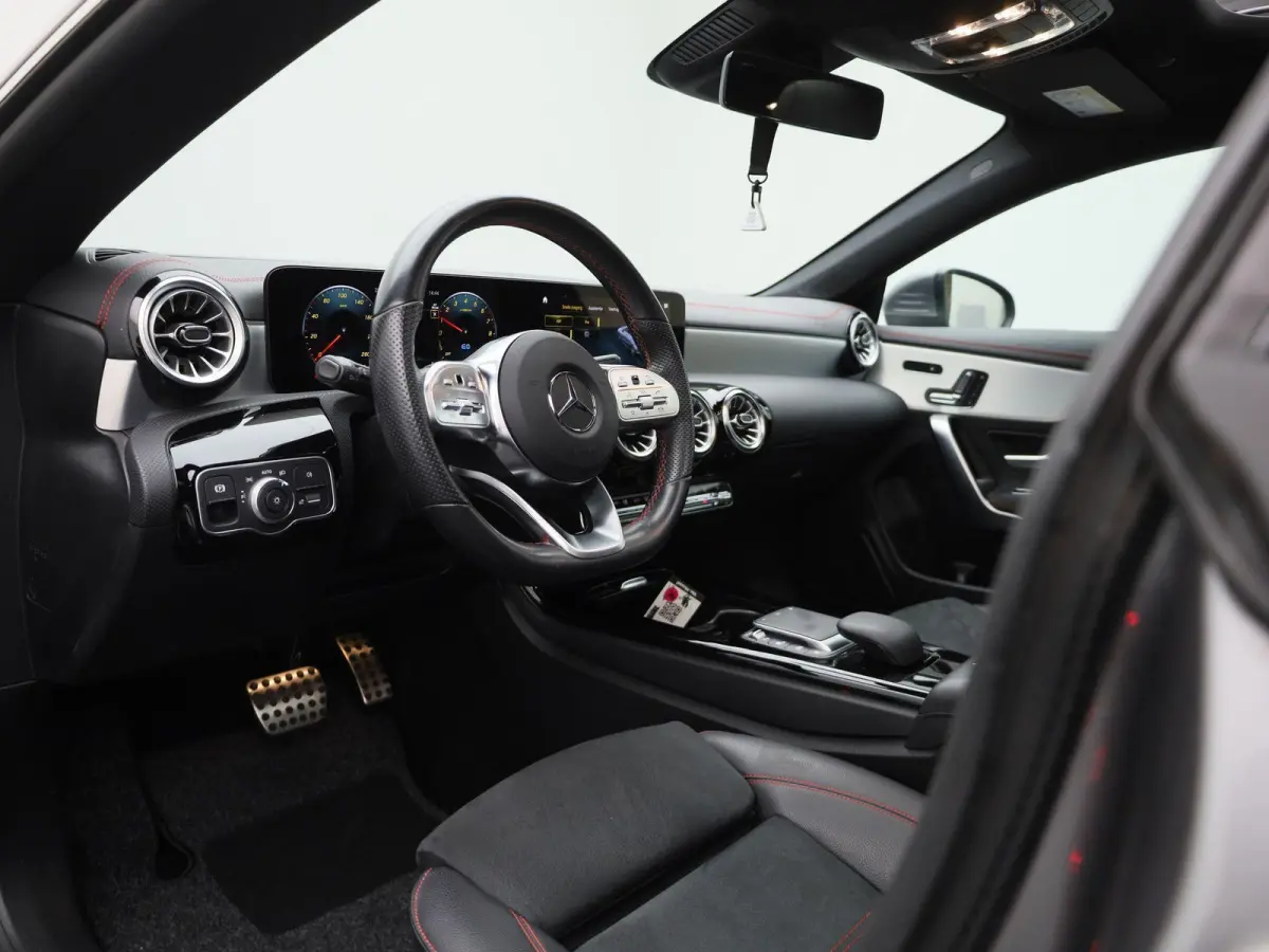 250 e AMG Line | Automaat | Panoramadak | Apple Carplay / Android Auto | Trekhaak | Stoelverwarming | Memoryseats | Sfeerverlichting | Leder | Camera | Parkeer sensoren | Navigatie | Virtual