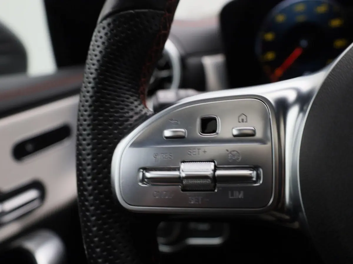 250 e AMG Line | Automaat | Panoramadak | Apple Carplay / Android Auto | Trekhaak | Stoelverwarming | Memoryseats | Sfeerverlichting | Leder | Camera | Parkeer sensoren | Navigatie | Virtual