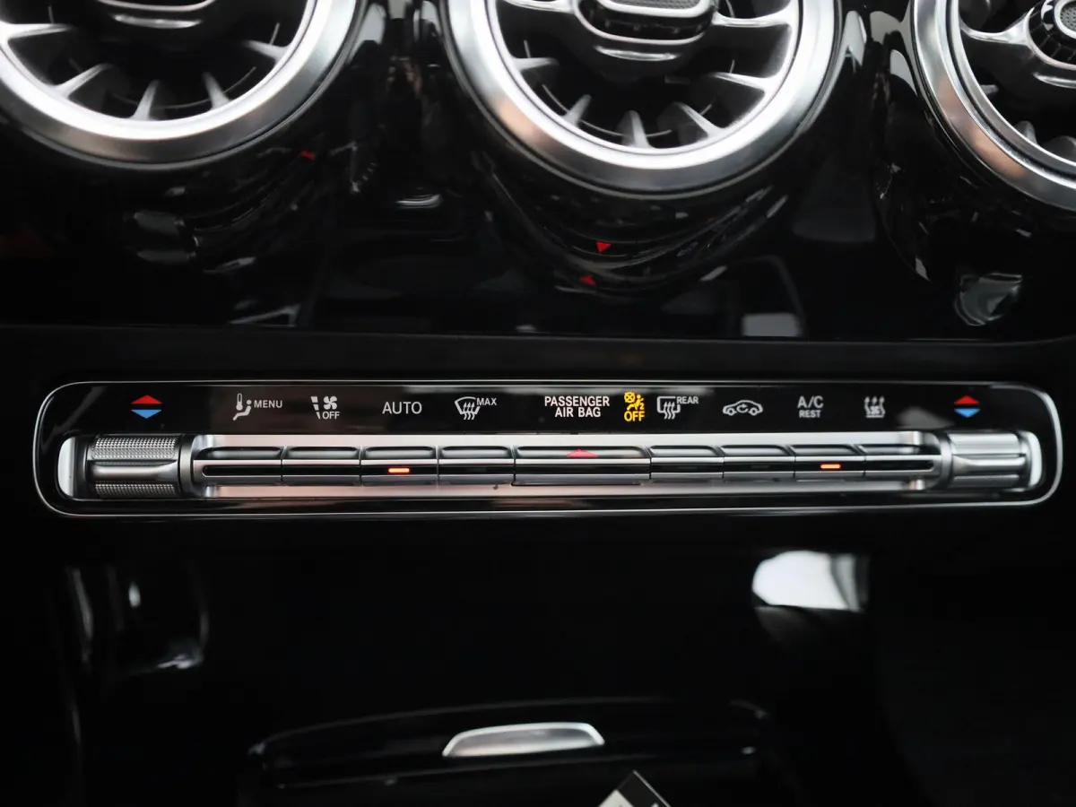 250 e AMG Line | Automaat | Panoramadak | Apple Carplay / Android Auto | Trekhaak | Stoelverwarming | Memoryseats | Sfeerverlichting | Leder | Camera | Parkeer sensoren | Navigatie | Virtual