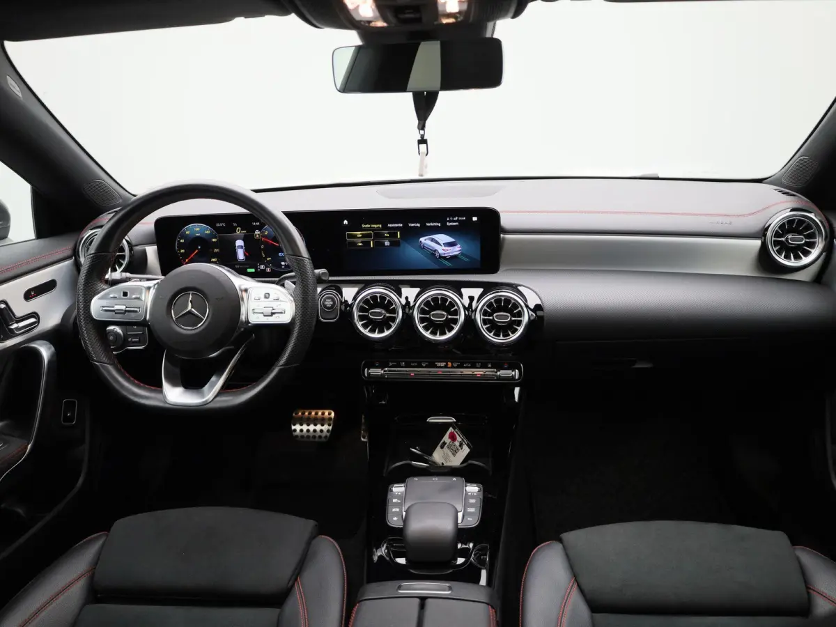 250 e AMG Line | Automaat | Panoramadak | Apple Carplay / Android Auto | Trekhaak | Stoelverwarming | Memoryseats | Sfeerverlichting | Leder | Camera | Parkeer sensoren | Navigatie | Virtual