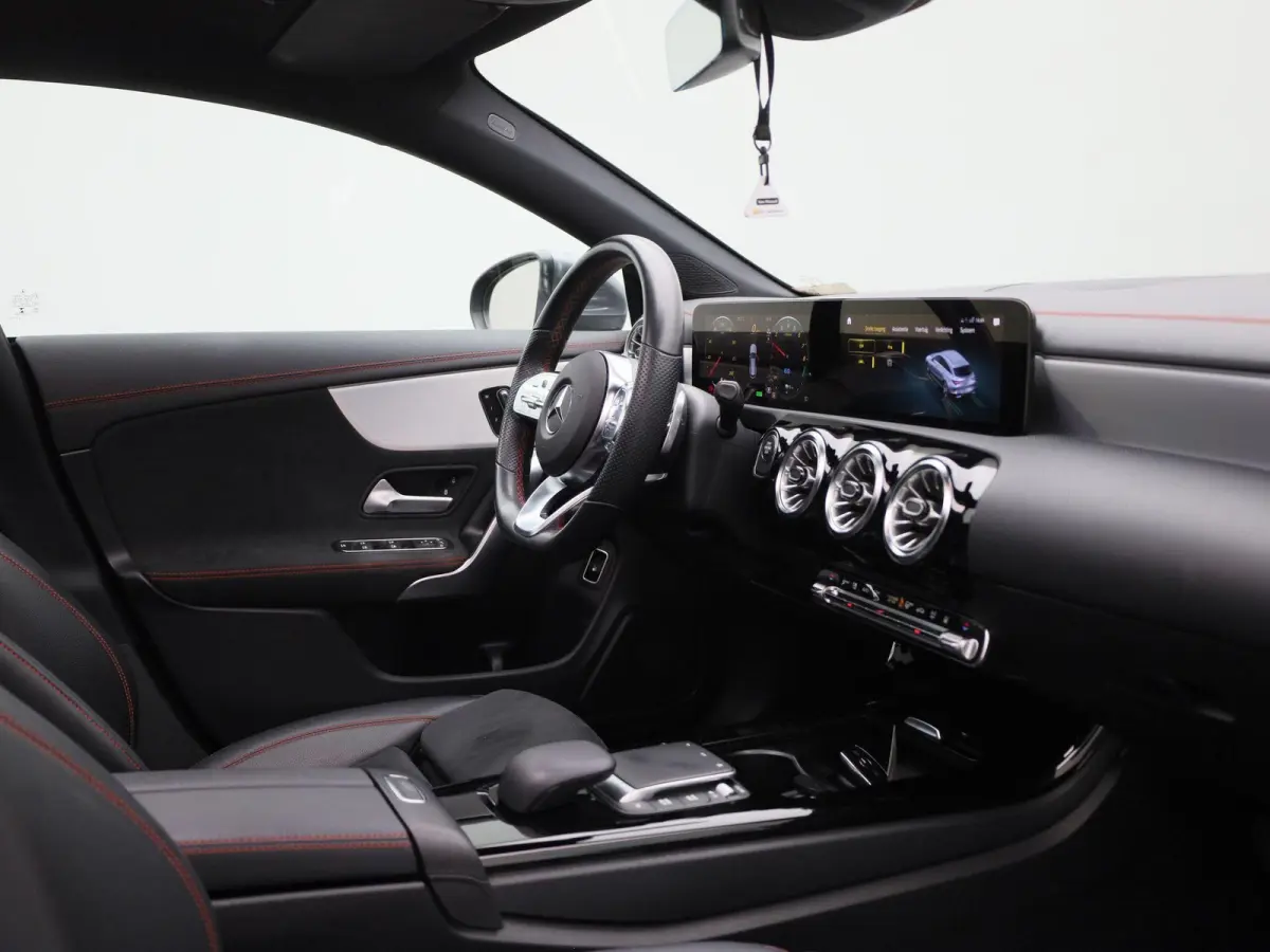 250 e AMG Line | Automaat | Panoramadak | Apple Carplay / Android Auto | Trekhaak | Stoelverwarming | Memoryseats | Sfeerverlichting | Leder | Camera | Parkeer sensoren | Navigatie | Virtual