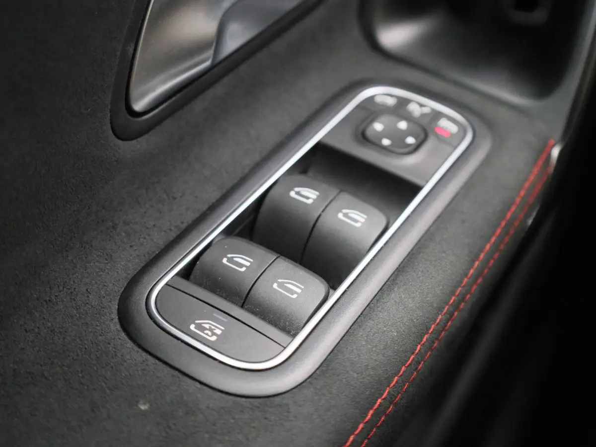 250 e AMG Line | Automaat | Panoramadak | Apple Carplay / Android Auto | Trekhaak | Stoelverwarming | Memoryseats | Sfeerverlichting | Leder | Camera | Parkeer sensoren | Navigatie | Virtual