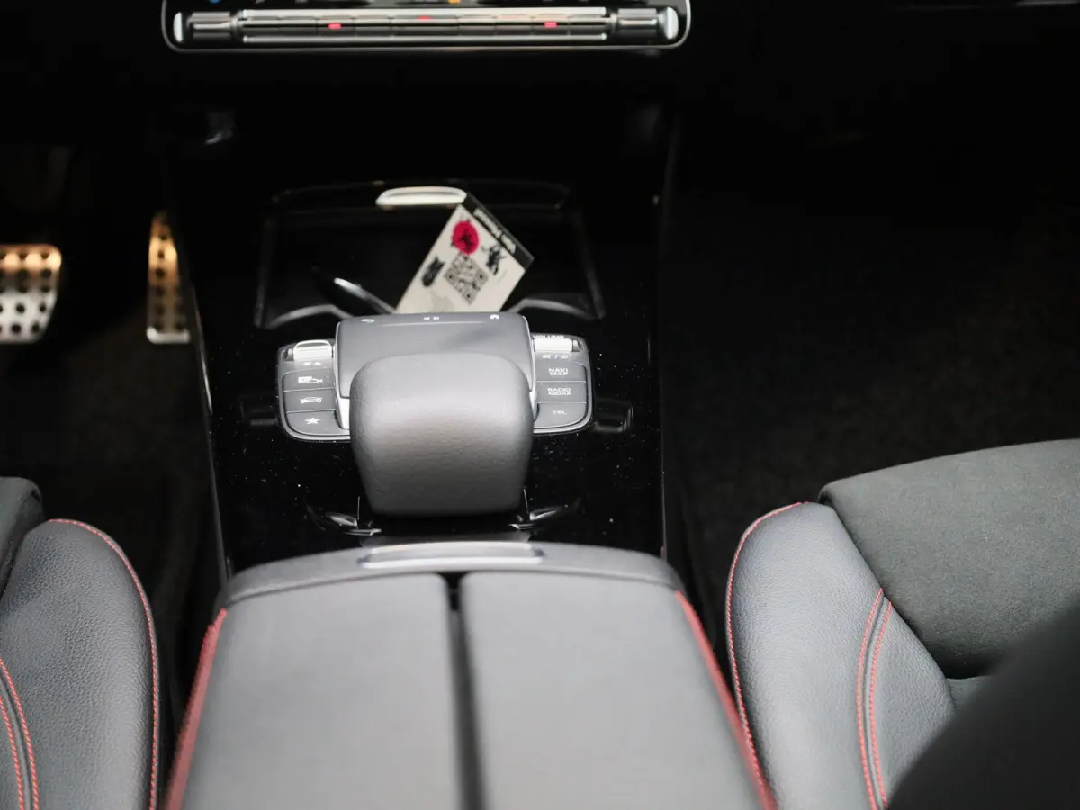 250 e AMG Line | Automaat | Panoramadak | Apple Carplay / Android Auto | Trekhaak | Stoelverwarming | Memoryseats | Sfeerverlichting | Leder | Camera | Parkeer sensoren | Navigatie | Virtual