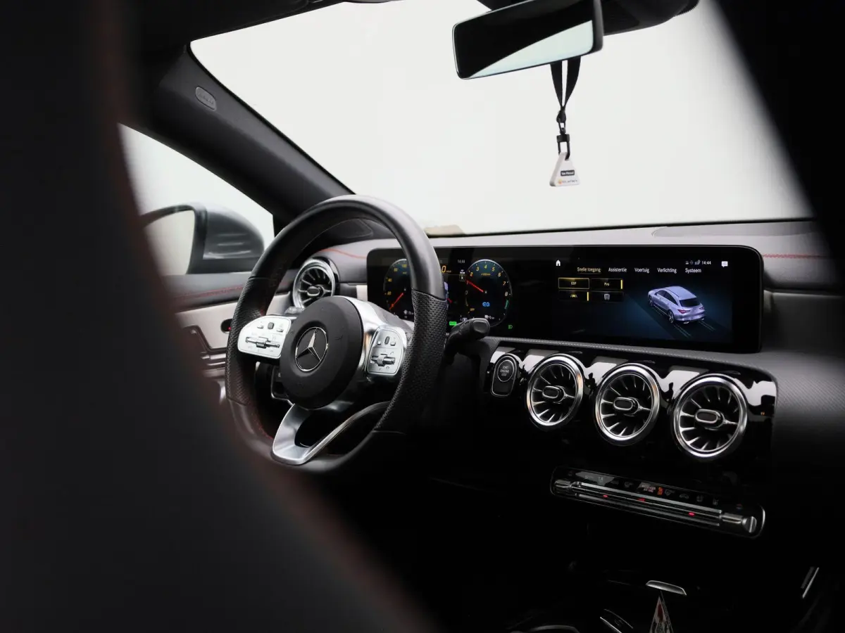 250 e AMG Line | Automaat | Panoramadak | Apple Carplay / Android Auto | Trekhaak | Stoelverwarming | Memoryseats | Sfeerverlichting | Leder | Camera | Parkeer sensoren | Navigatie | Virtual