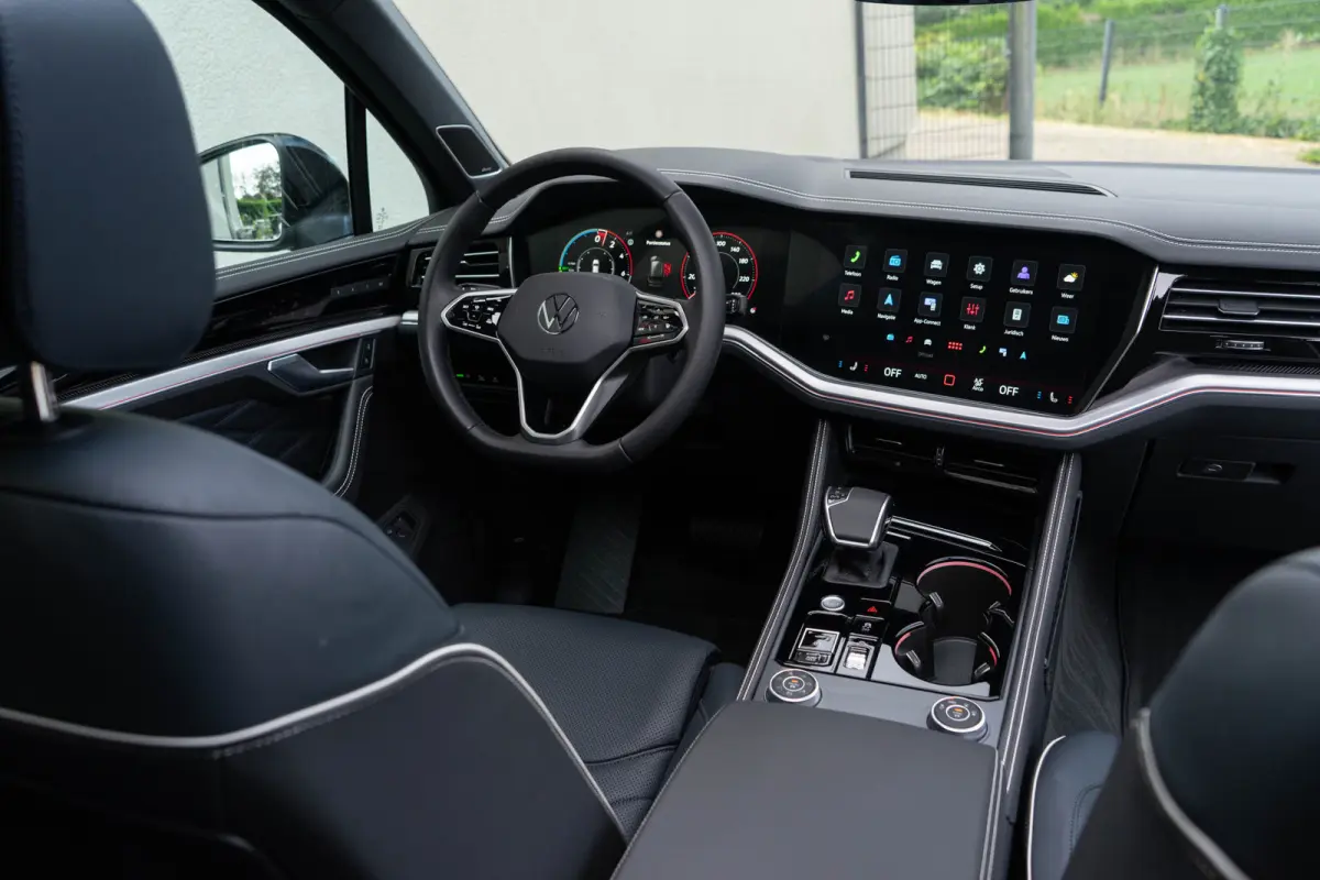 3.0 TSI eHybrid 4MOTION / Puglia/ Top View/ Head-Up Display/ Trekhaak/ Panoramadak/ 280kW (381PK)