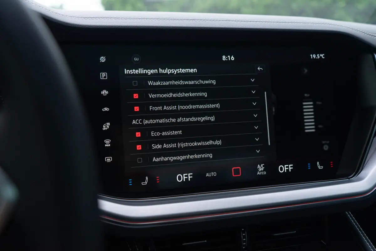 3.0 TSI eHybrid 4MOTION / Puglia/ Top View/ Head-Up Display/ Trekhaak/ Panoramadak/ 280kW (381PK)