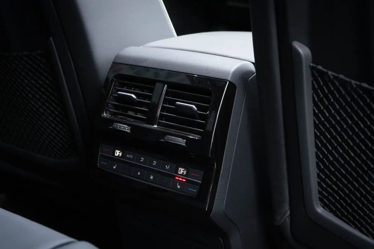 3.0 TSI eHybrid 4MOTION / Puglia/ Top View/ Head-Up Display/ Trekhaak/ Panoramadak/ 280kW (381PK)