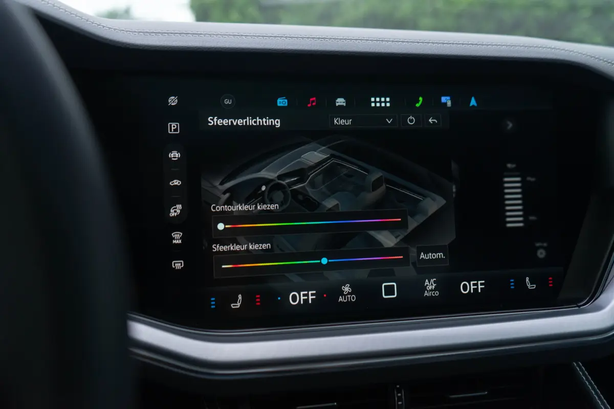3.0 TSI eHybrid 4MOTION / Puglia/ Top View/ Head-Up Display/ Trekhaak/ Panoramadak/ 280kW (381PK)