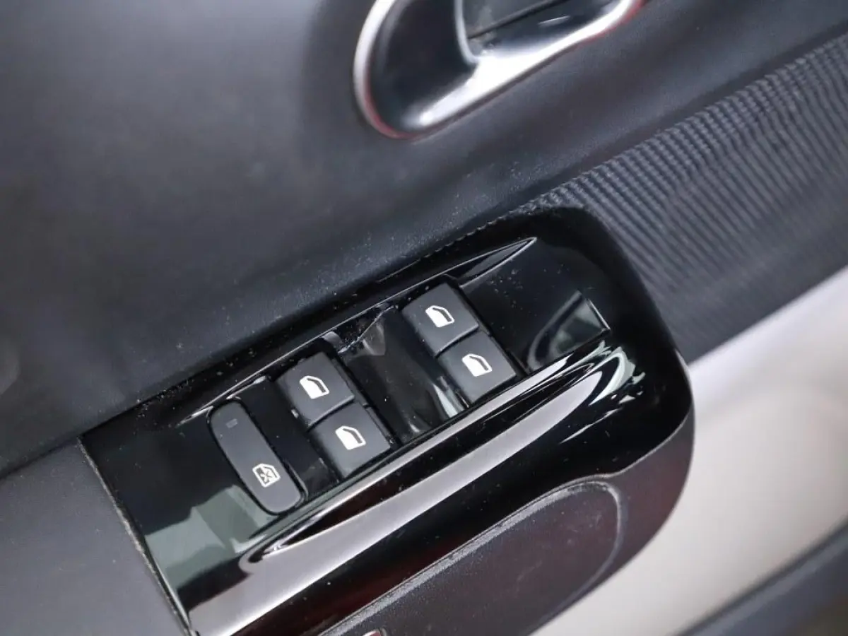1.2 Shine Navi/Led/Ecc/Lmv/CarPlay H.Leder/Two-Tone