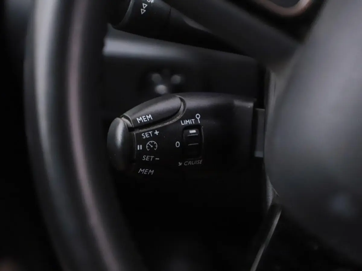 1.2 Shine Navi/Led/Ecc/Lmv/CarPlay H.Leder/Two-Tone