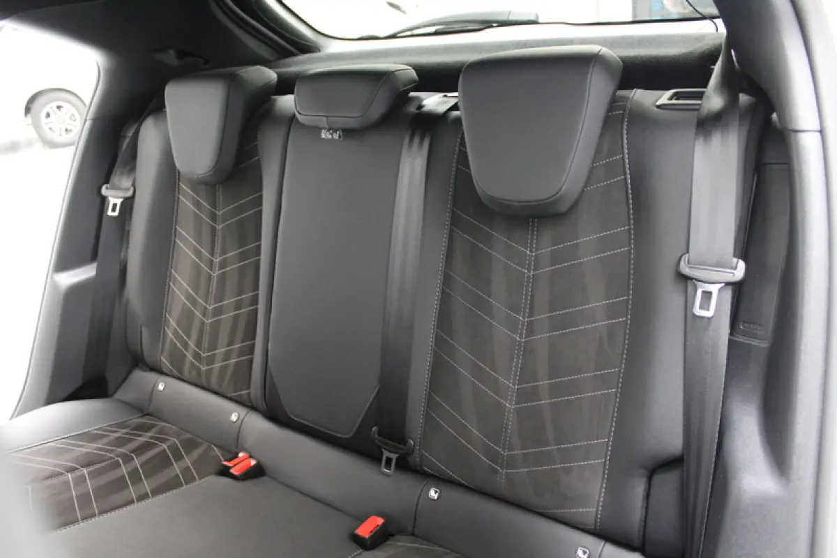 1.2 Turbo Level 5 131PK, RIJKLAAR | AUTOMAAT |STUURVERWARMING | LEER/ALCANTARA | CAMERA | PARKEERSENSOREN
