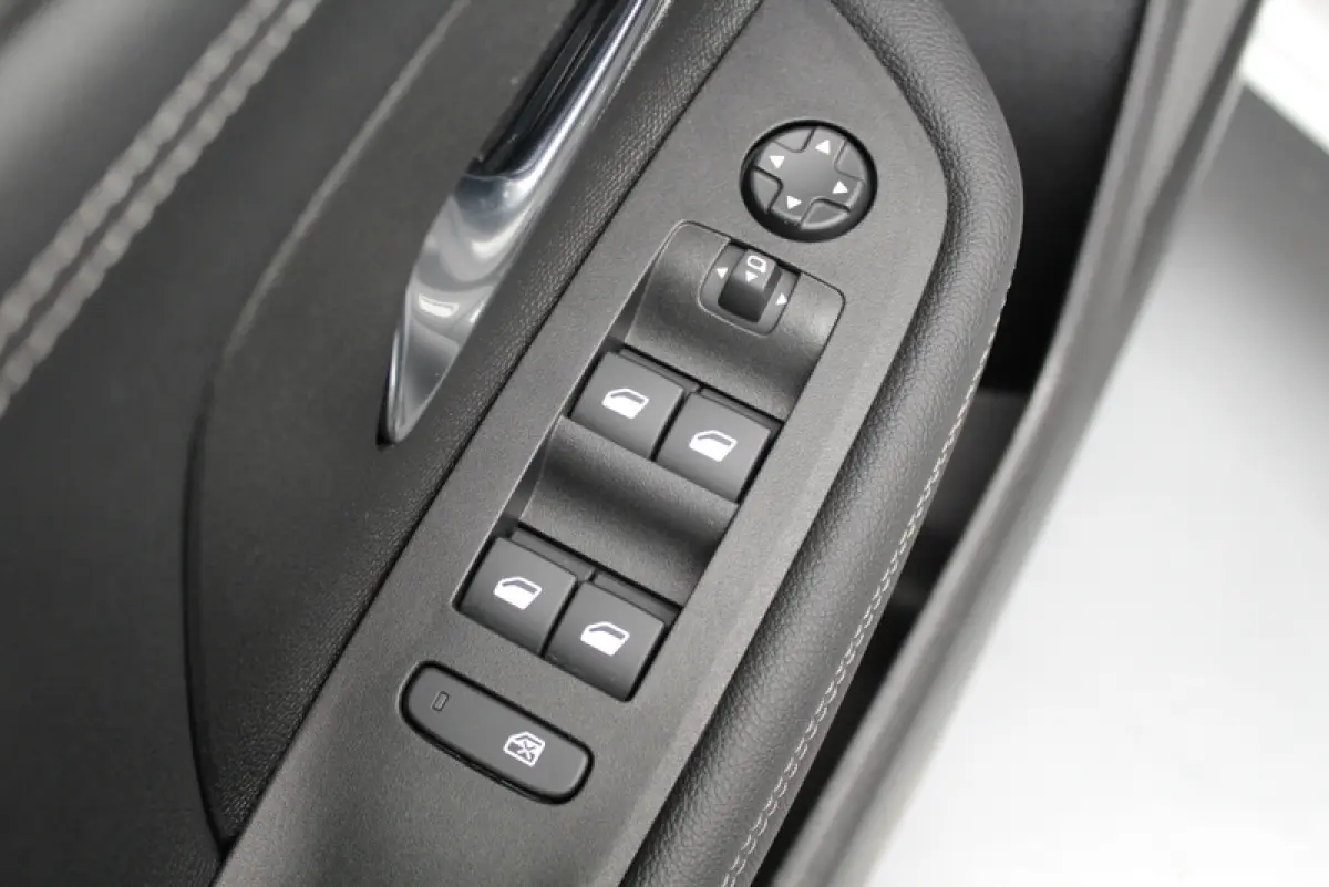 1.2 Turbo Level 5 131PK, RIJKLAAR | AUTOMAAT |STUURVERWARMING | LEER/ALCANTARA | CAMERA | PARKEERSENSOREN