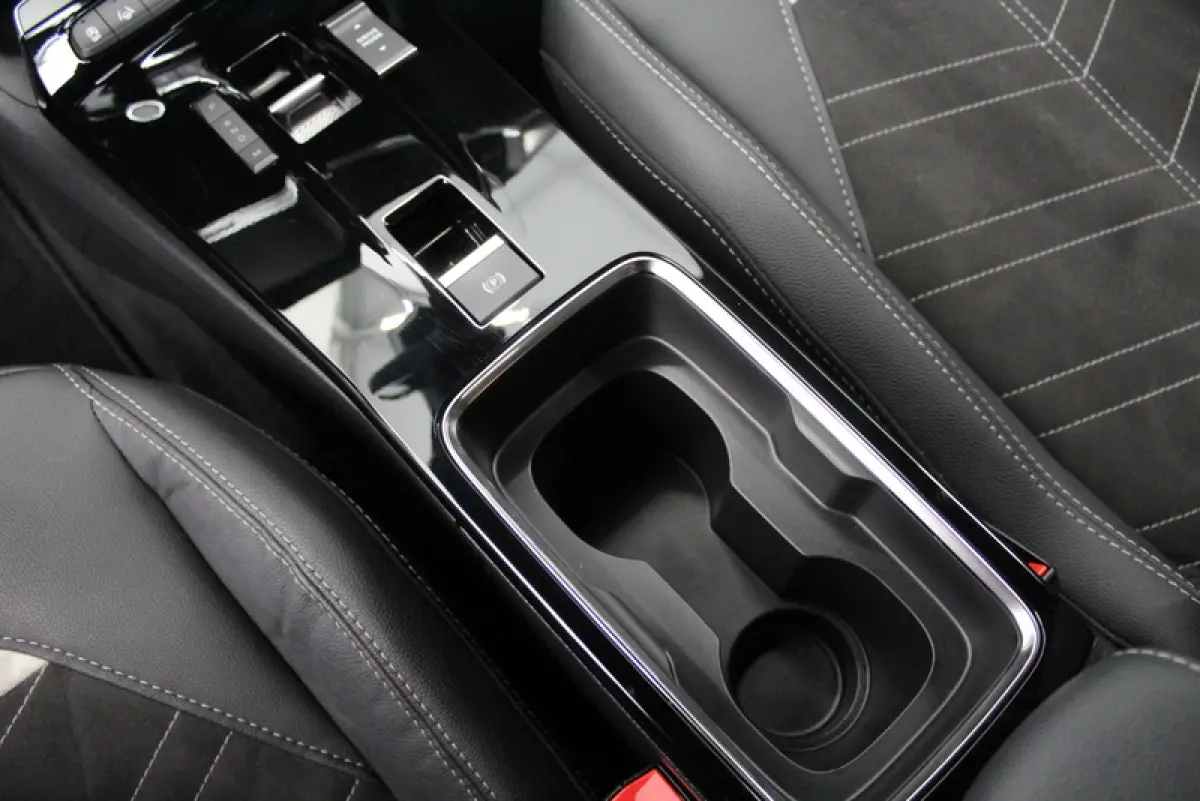 1.2 Turbo Level 5 131PK, RIJKLAAR | AUTOMAAT |STUURVERWARMING | LEER/ALCANTARA | CAMERA | PARKEERSENSOREN