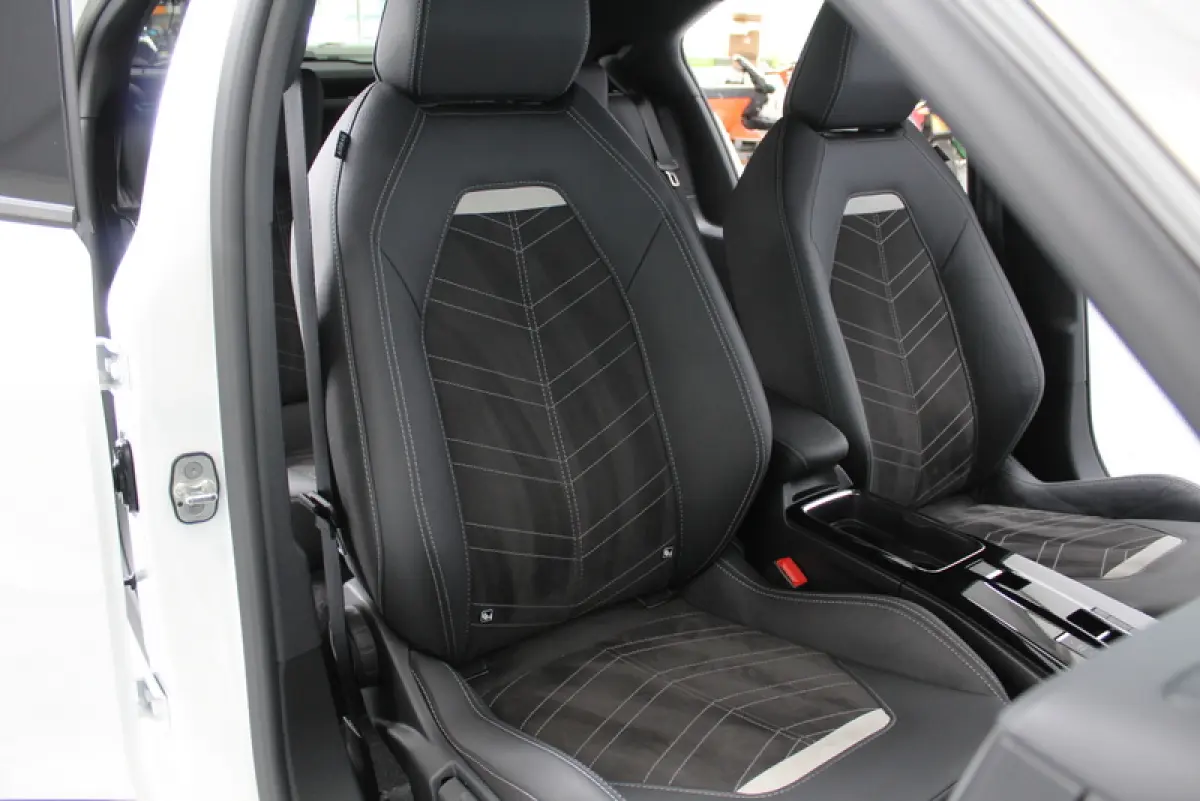 1.2 Turbo Level 5 131PK, RIJKLAAR | AUTOMAAT |STUURVERWARMING | LEER/ALCANTARA | CAMERA | PARKEERSENSOREN