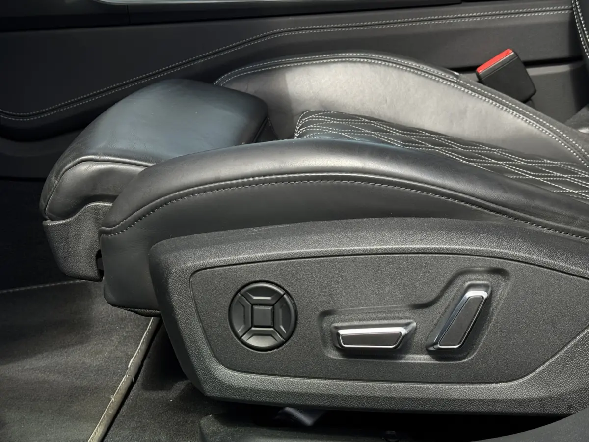 55 TFSI e quattro | RS stoelen | Trekhaak | Matrix | 360 | Sfeerverlichting | 20 inch | Carplay | Magnetic Ride