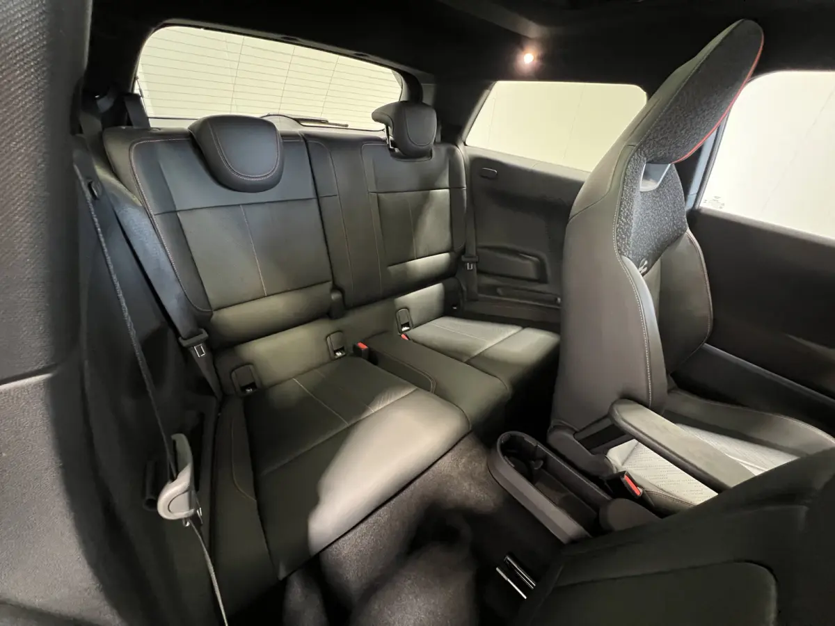 3-Deurs SE John Cooper Works M 54.2 kWh | SoH 97.1% | Navigatie/Android/Apple Carplay | LM Velgen 18" | Voorstoelen + Stuur Verwarmd | Elektrisch Glazen Panoramadak | Cruise Control | Airco 